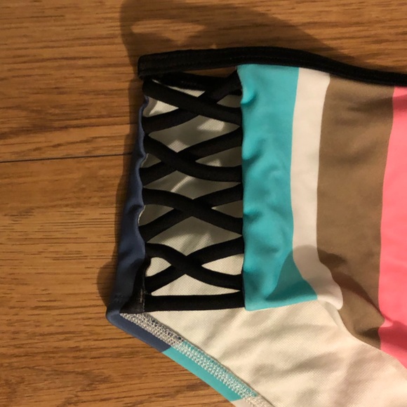 Bikini bottoms only! - Picture 3 of 4